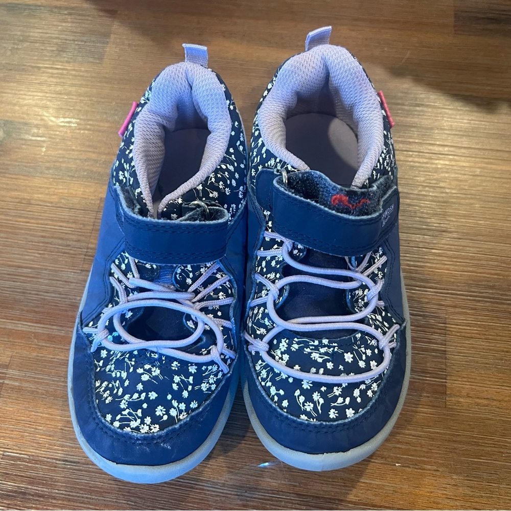 Oshkosh Everplay size 10 shoes